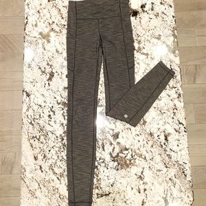 Lululemon Swift Speed HR 28 leggings ~ size 2